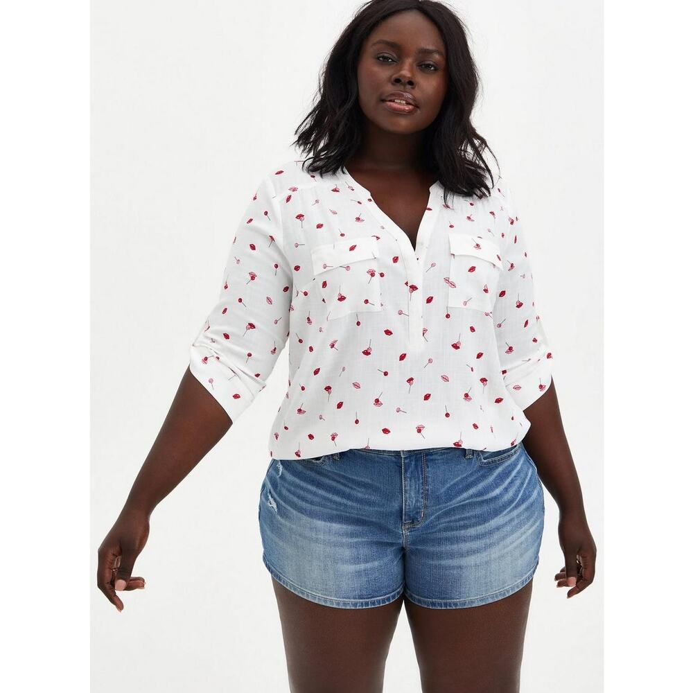 Torrid Lips White Split Neck Harper Rayon Slub Pullover 3/4 Sleeve Blouse Size 1